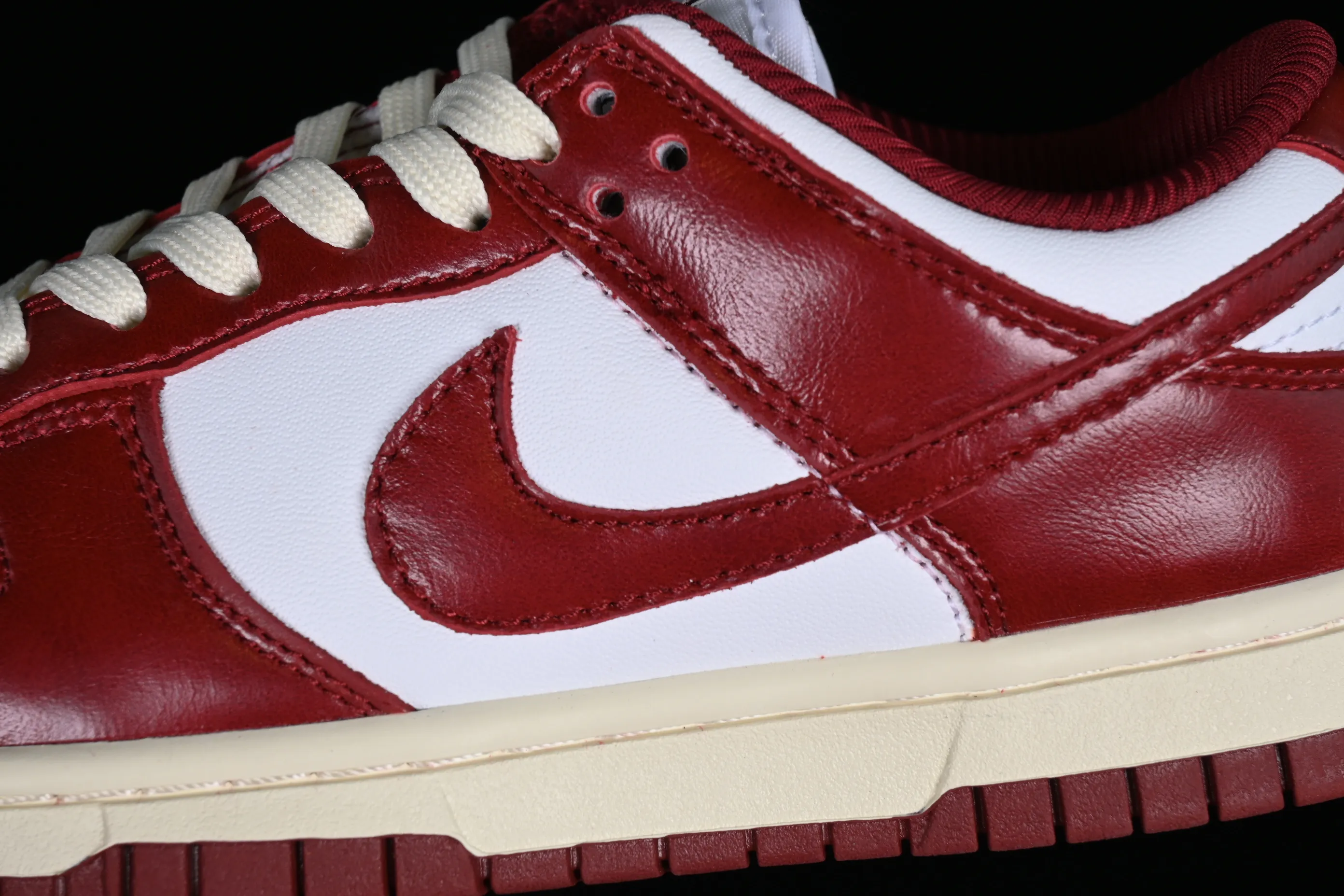 All Categories Nk SB Dunk Series Nk SB Dunk Low Low-top sneakers Cost-effective version Nk Dunk Low Prm "Team Red" Retro white and red SB low-top sports and leisure sneakers FJ4555-100